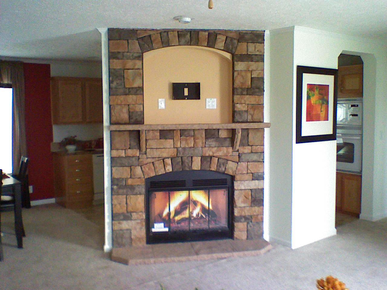 Sierra Fieldstone W / UPPER TV SURR. STONE MANTLE, FLAT